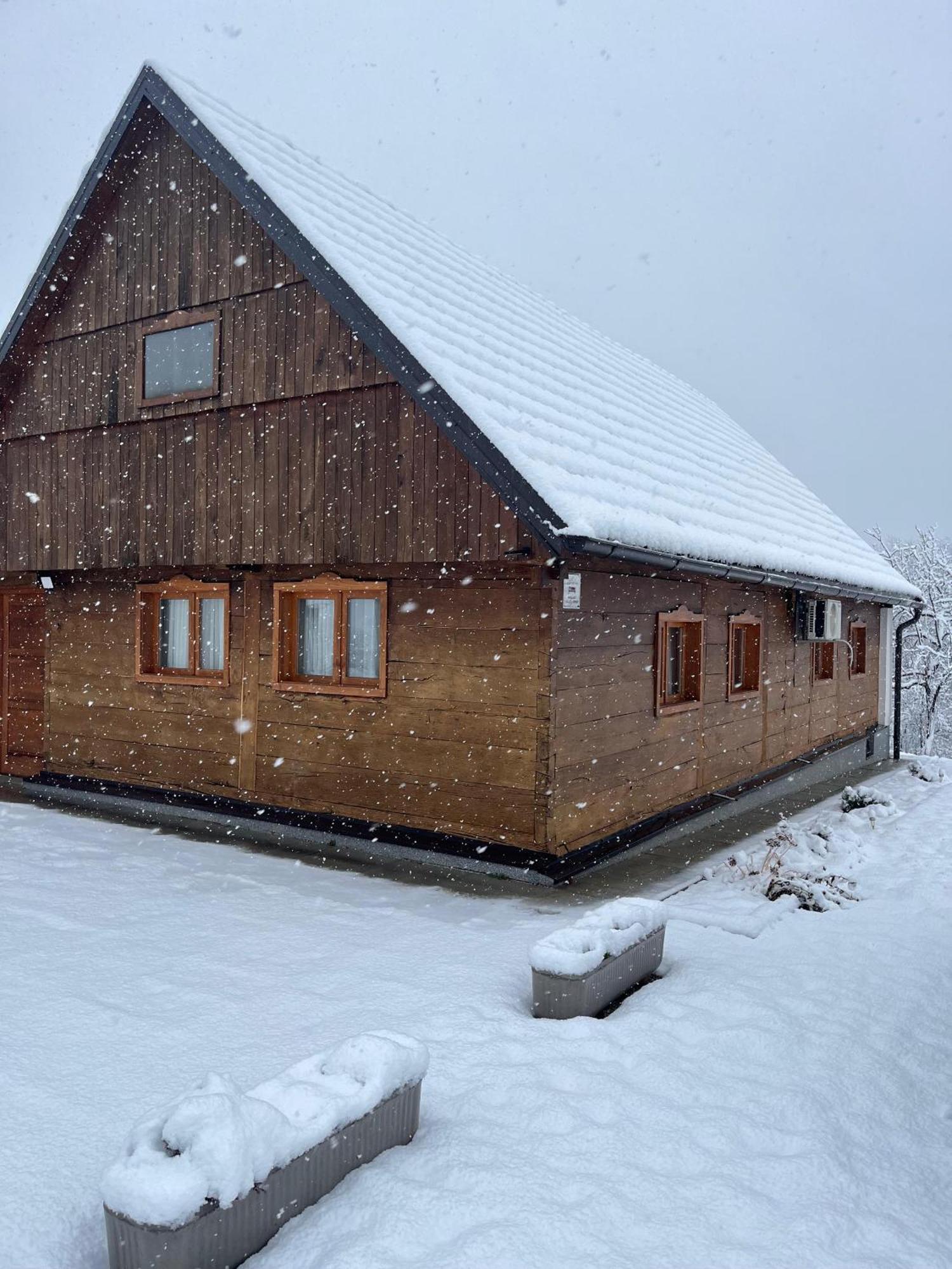 Krnjak Ruralna Kuca Za Odmor Kablarovo Brdo旅馆 外观 照片